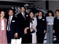 出席颁奖式的田口先生，千叶先生，五百蔵夫妇和高畠先生