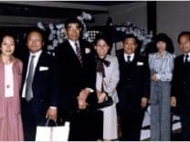授賞式にて、田口、千葉、五百蔵夫婦と高畠氏